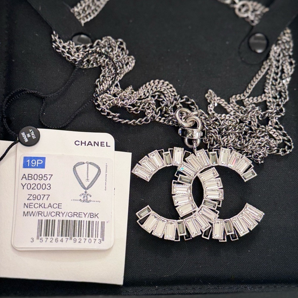 Chanel 19P necklace